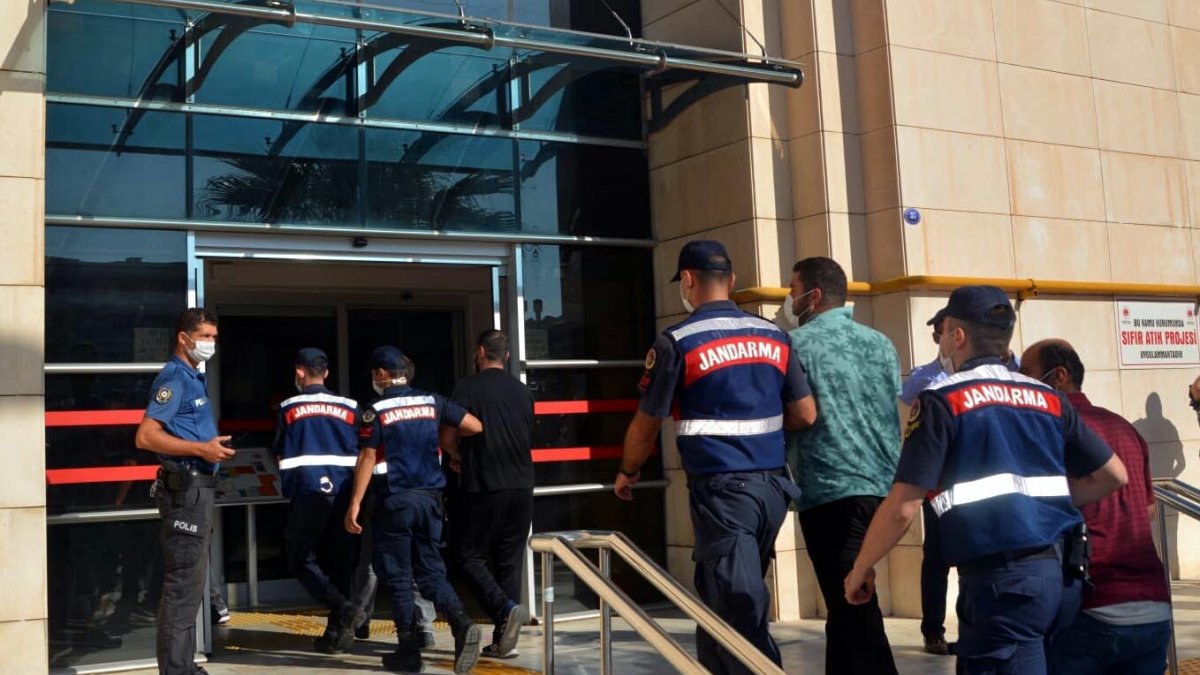 İzmir'de zimmetine para geçirdikleri iddia edilen 11 şüpheli yakalandı