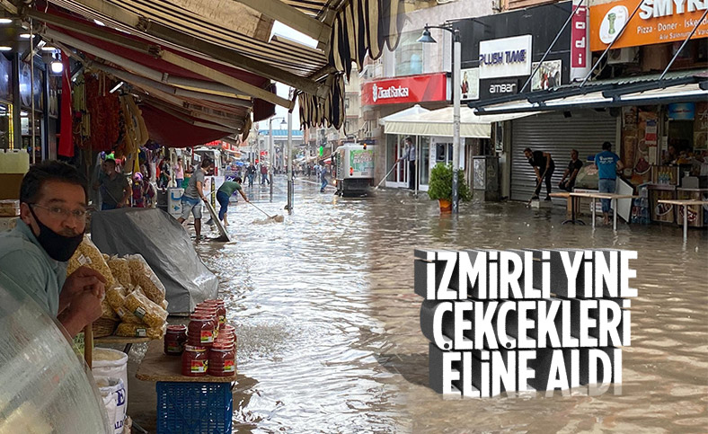 İzmir'de sağanak nedeniyle cadde ve sokaklar göle döndü