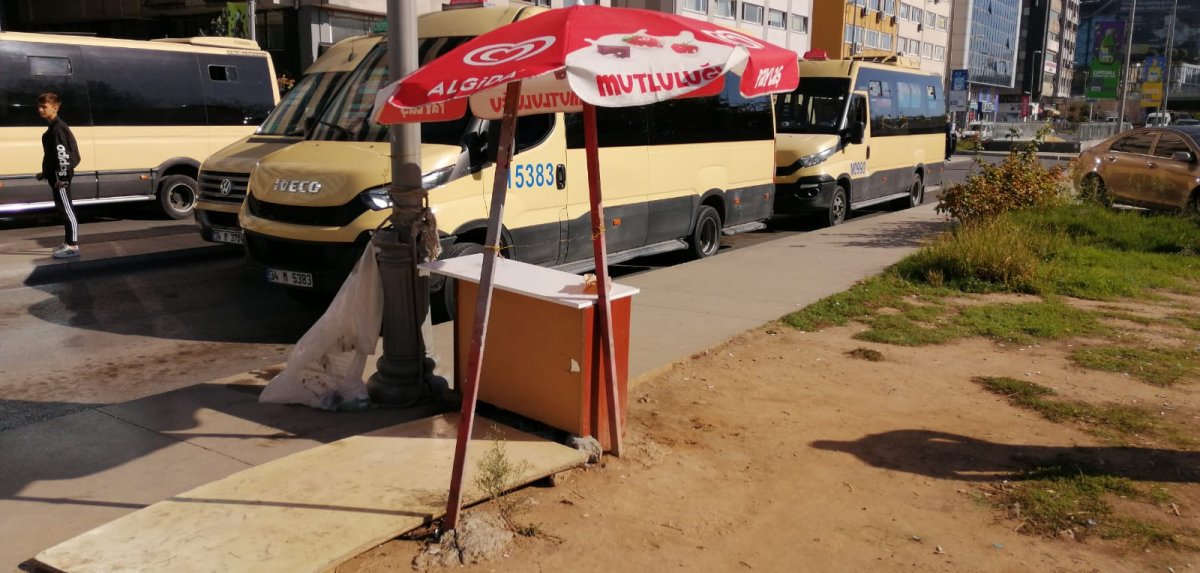 Bahçelievler hit the tea vendor while trying to cross Highway No.  2 for motorcycles