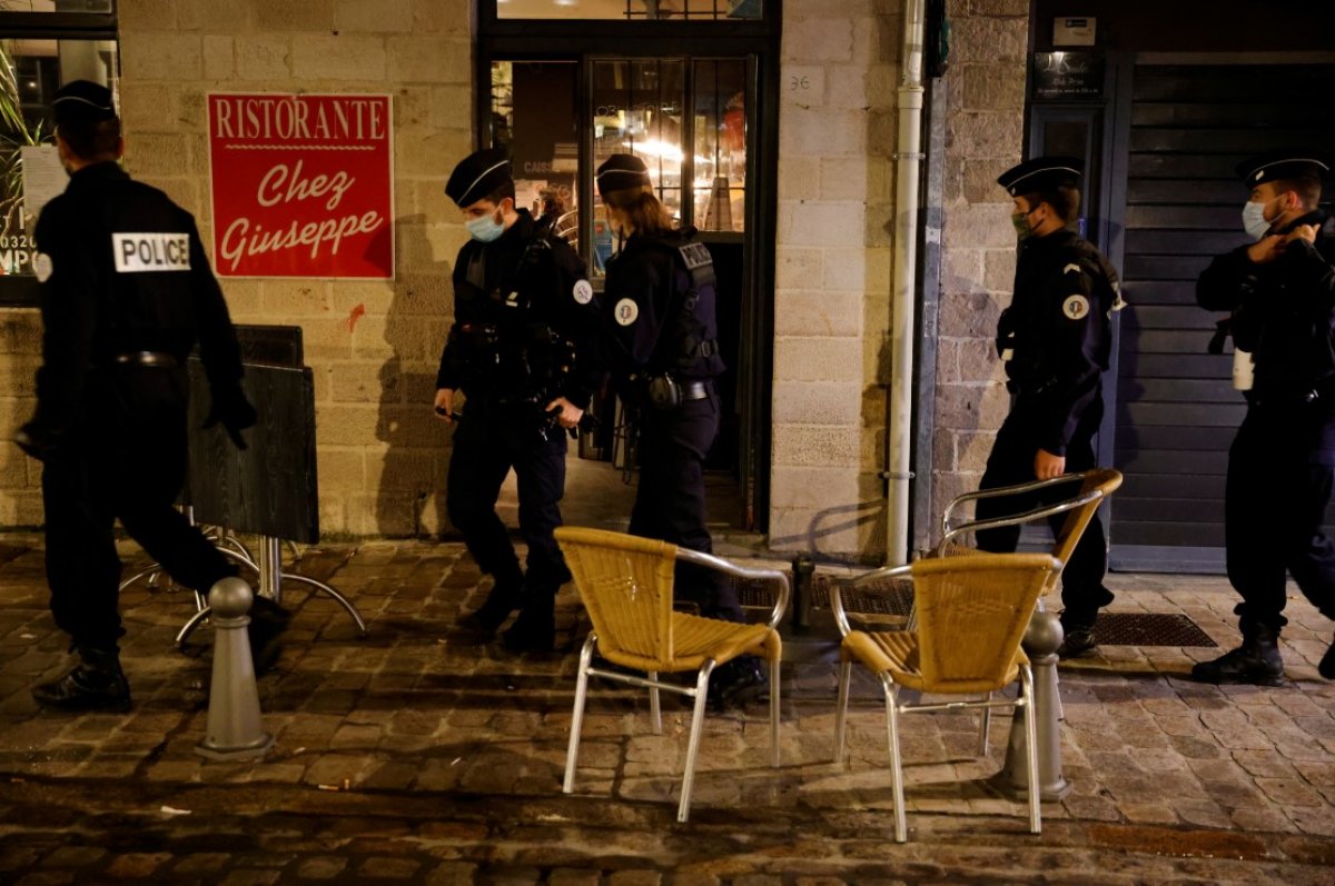 Fransa da 8 şehirde sokağa çıkma yasağı başladı #4