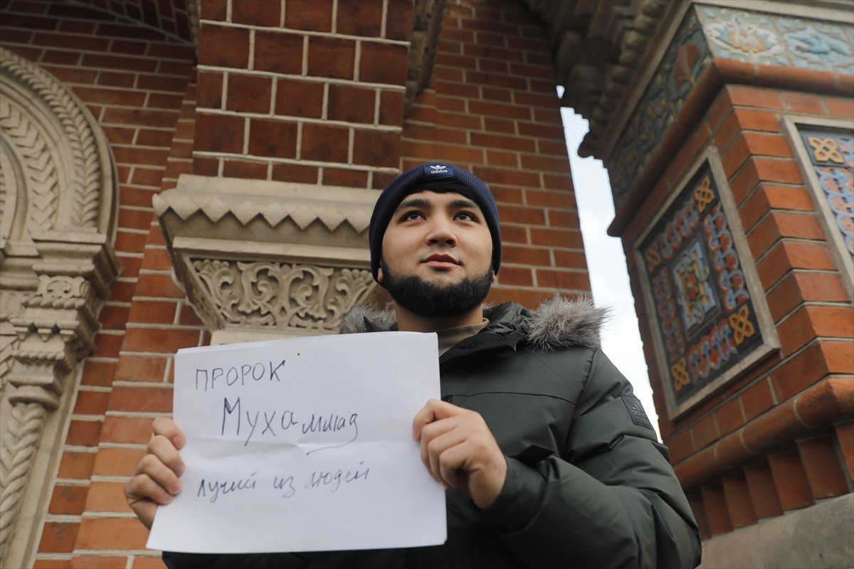 Мусульмане у посольства Франции в Москве