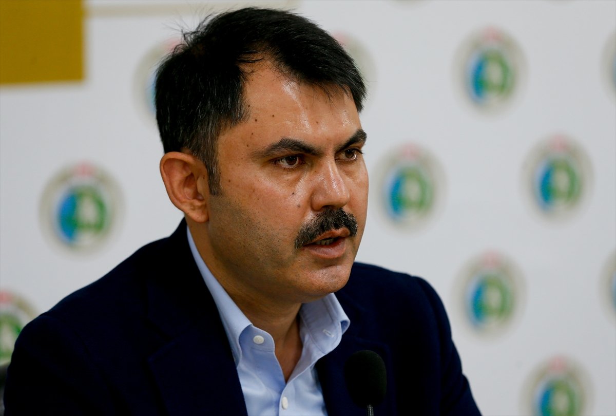 Murat Kurum: Evi az hasarlı olan vatandaşlar evlerine girebilir #1