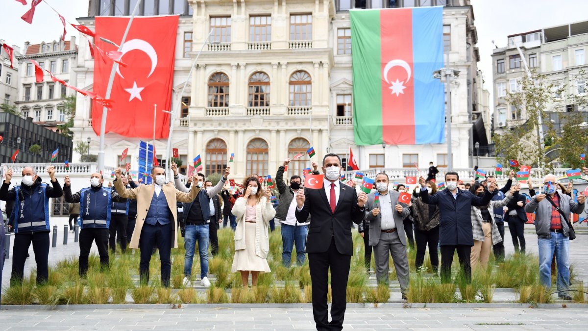 Azerbaycan’ın Karabağ zaferi Beyoğlu’nda coşkuyla kutlandı