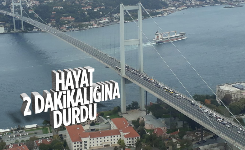 Türkiye, Büyük Önder Mustafa Kemal Atatürk'ü saygı duruşuyla andı
