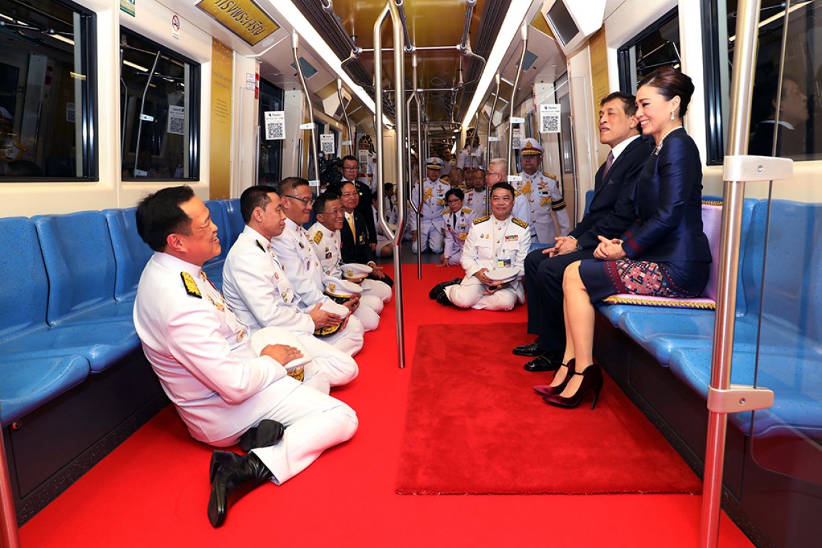 Tayland Kralı Maha Vajiralongkorn, metro istasyonu açılışına katıldı #2
