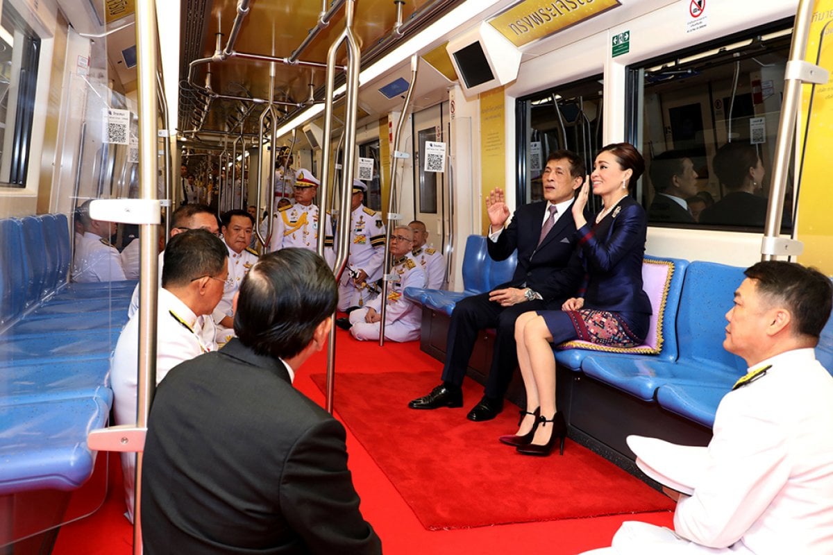 Tayland Kralı Maha Vajiralongkorn, metro istasyonu açılışına katıldı #1
