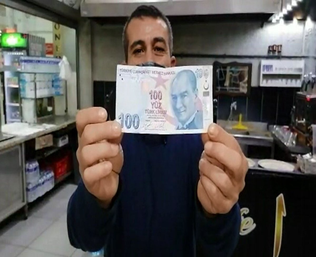 In Bursa, a zero is missing from the 100 lira delivered by customer # 1