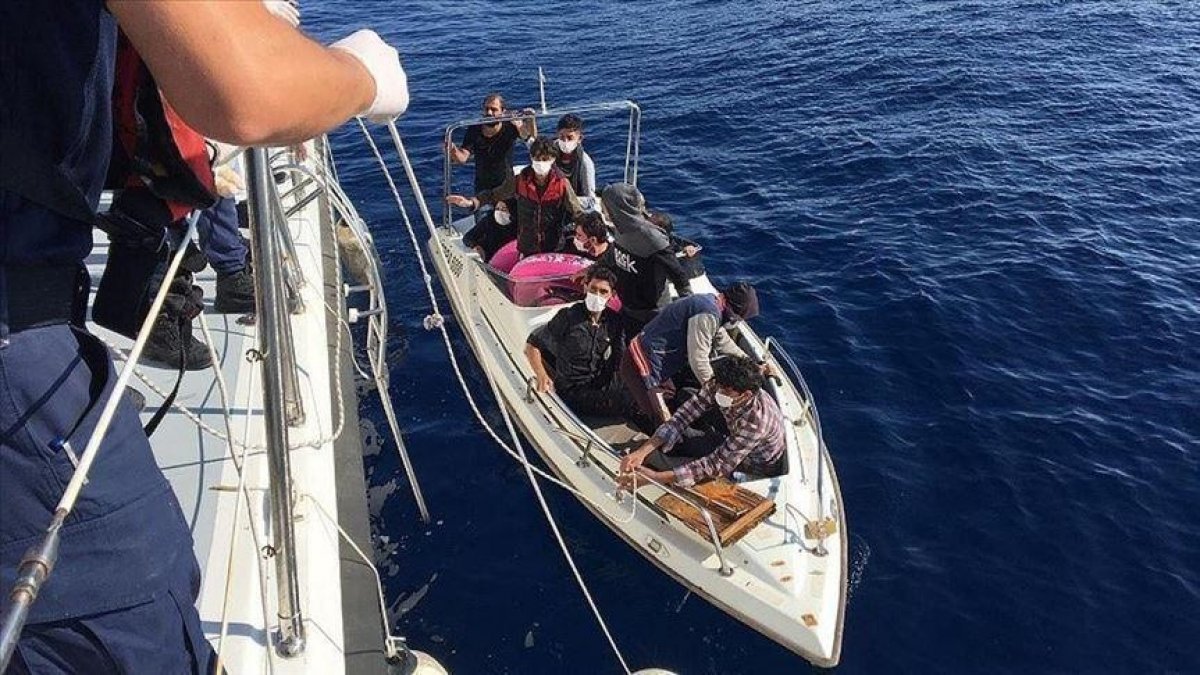 Turkish coast guards rescue 29 asylum seekers