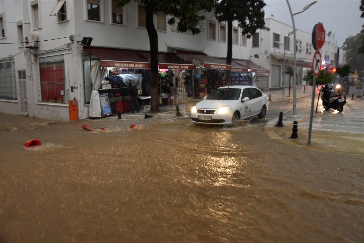 Bodrum da sağanak yağışlar sele neden oldu #2