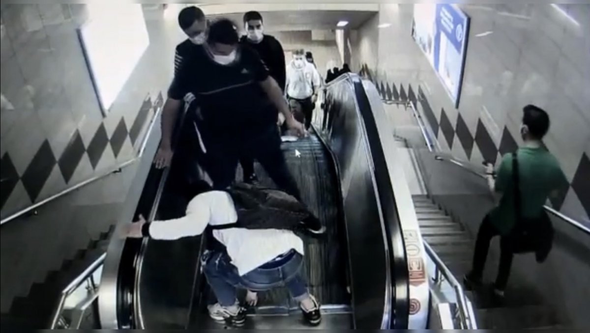 Pickpockets on camera in the Taksim subway