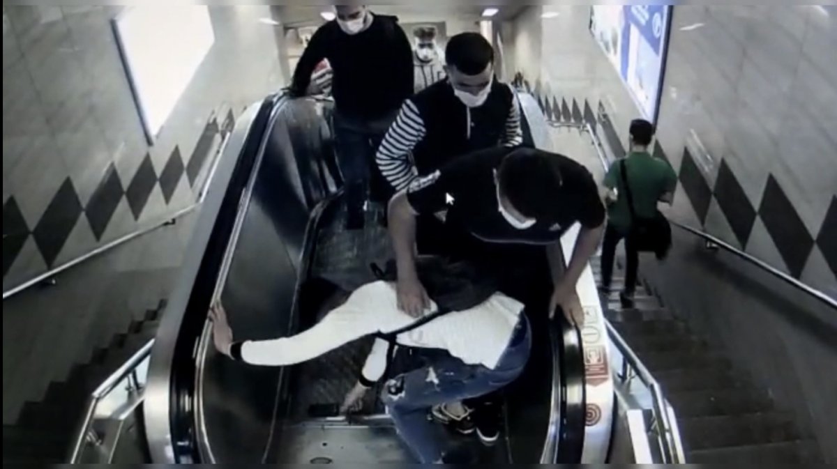 Pickpockets in the Taksim subway are on camera