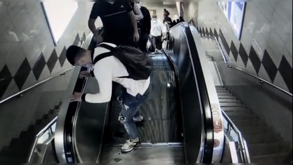 Pickpockets on camera in the Taksim subway