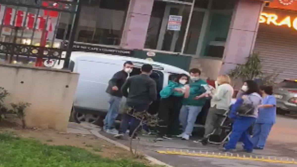 Sancaktepe De Hamile Kadin Aracta Dogum Yapti