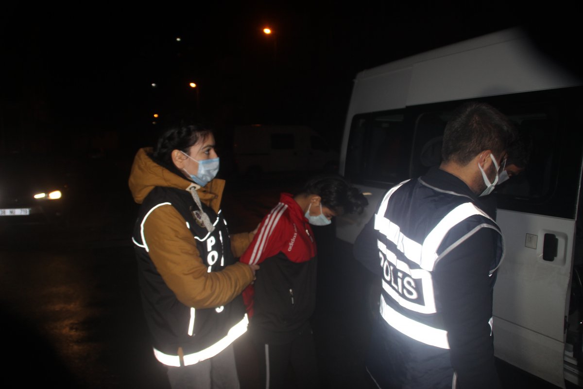 Police raid at Kayseri drug party # 2