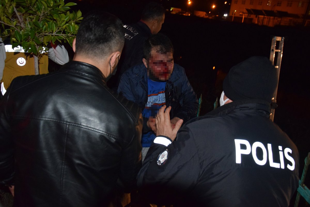 Antalya da alkollü sürücü otomobiliyle birlikte dereye düştü #2