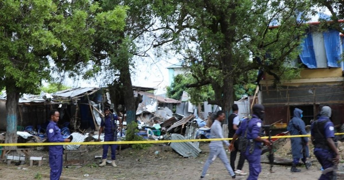 Somali'de bombalı taarruzlar: 21 meyyit 3 somali 1092