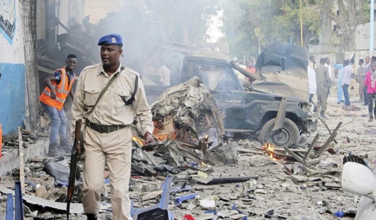 Somali'de bombalı taarruzlar: 21 meyyit 1 somali 7801