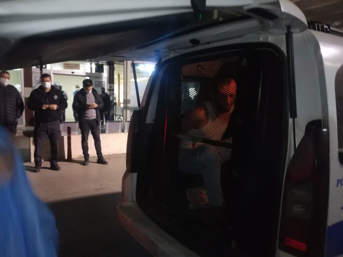 Rotating knife attack on police officer in İzmir # 3