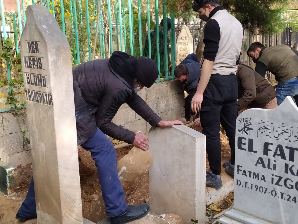 His mother passed away in Şanlıurfa, whom he carried on his back for 22 years # 2