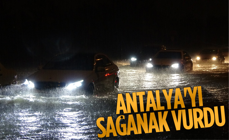Antalya'da sağanak yağış, yolları göle çevirdi