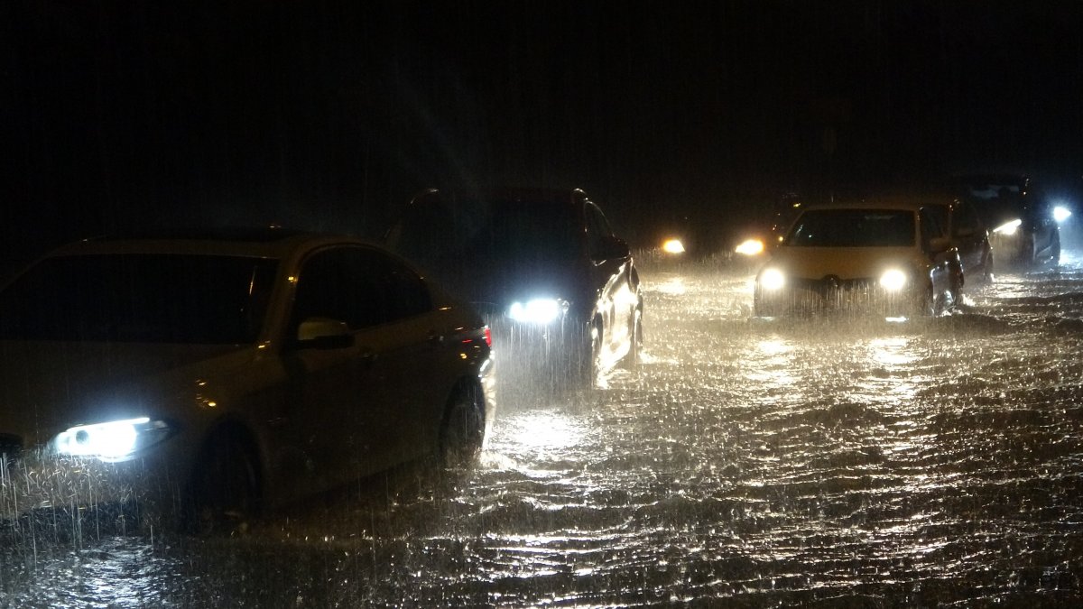 Torrential rains in Antalya turned the roads into a lake # 5