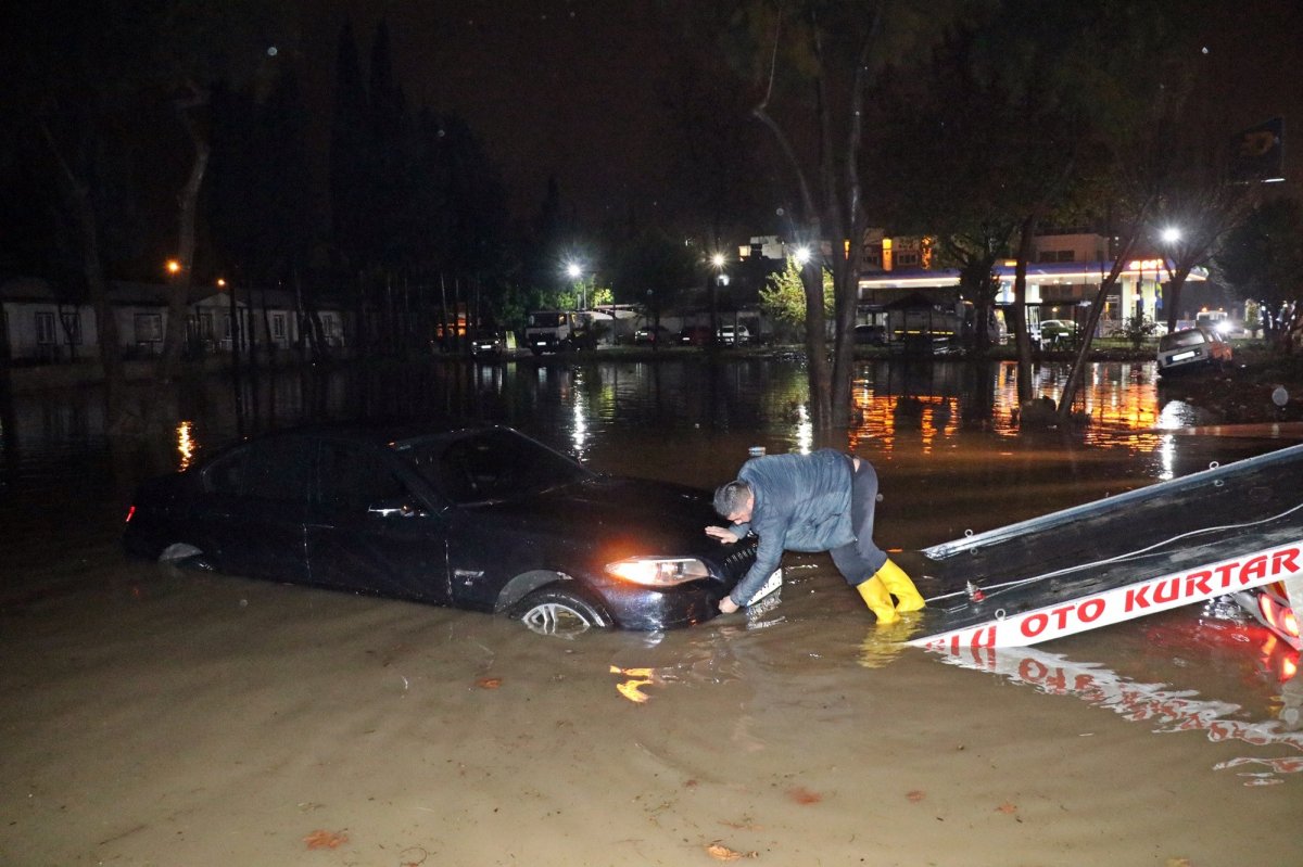 Torrential rains in Antalya turned the roads into a lake # 7