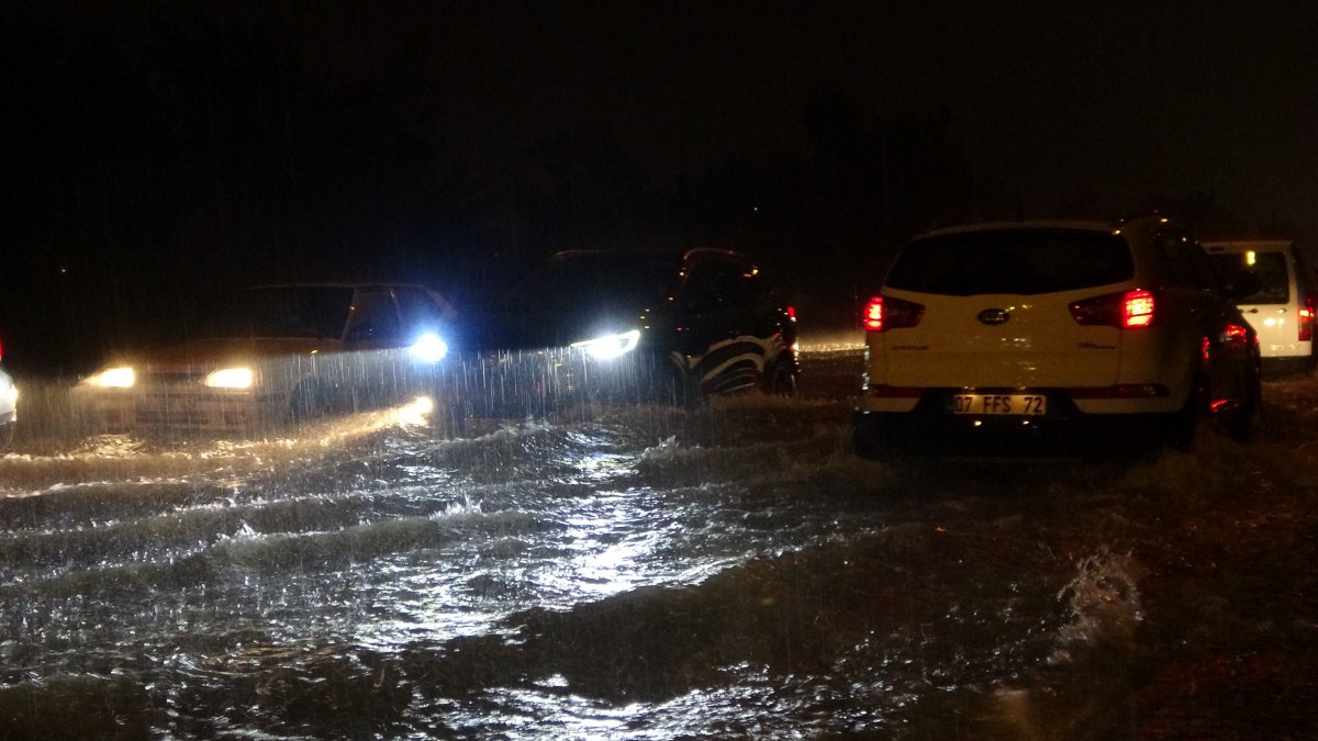 Torrential rains in Antalya turned the roads into a lake # 4