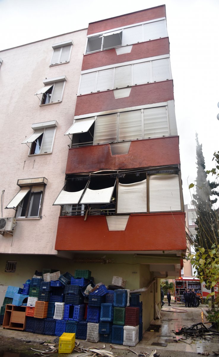 Antalya da madde bağımlısı şahıs evini ateşe verdi #8
