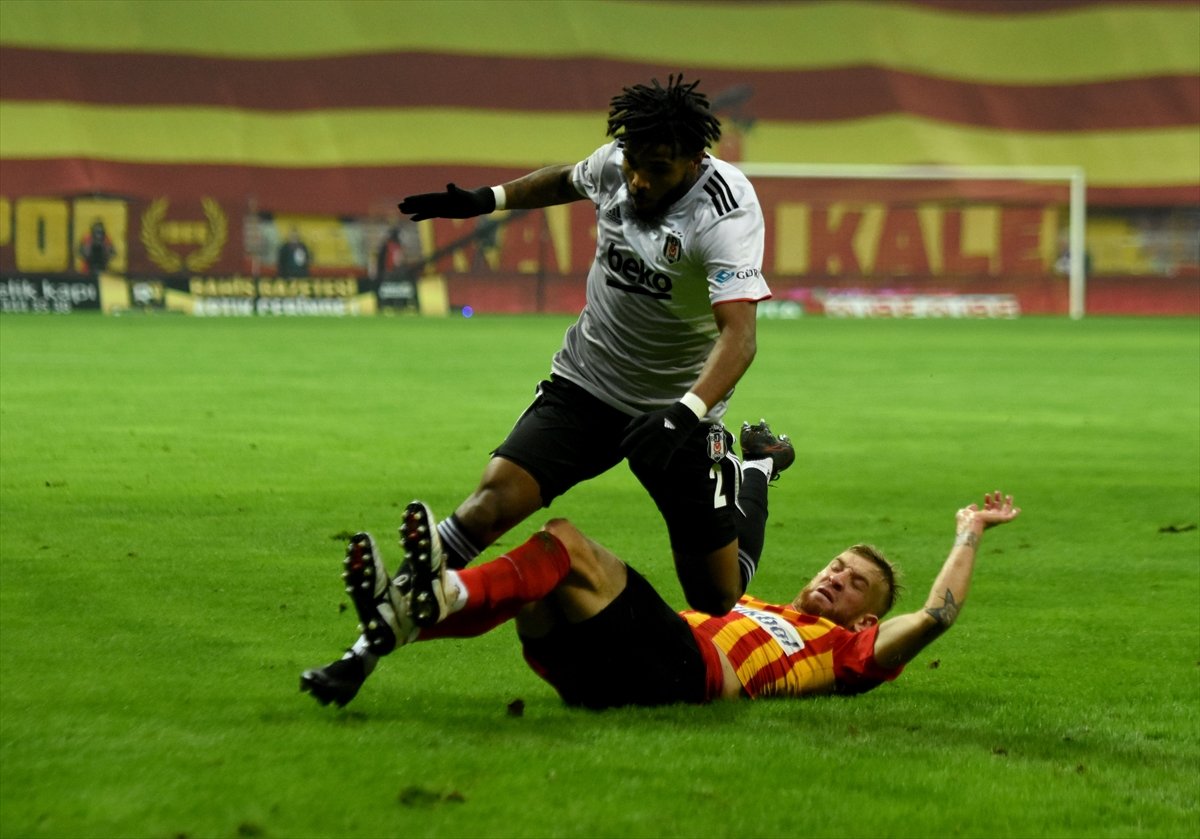 Beşiktaş Kayserispor u 2 golle yenerek lider oldu #1