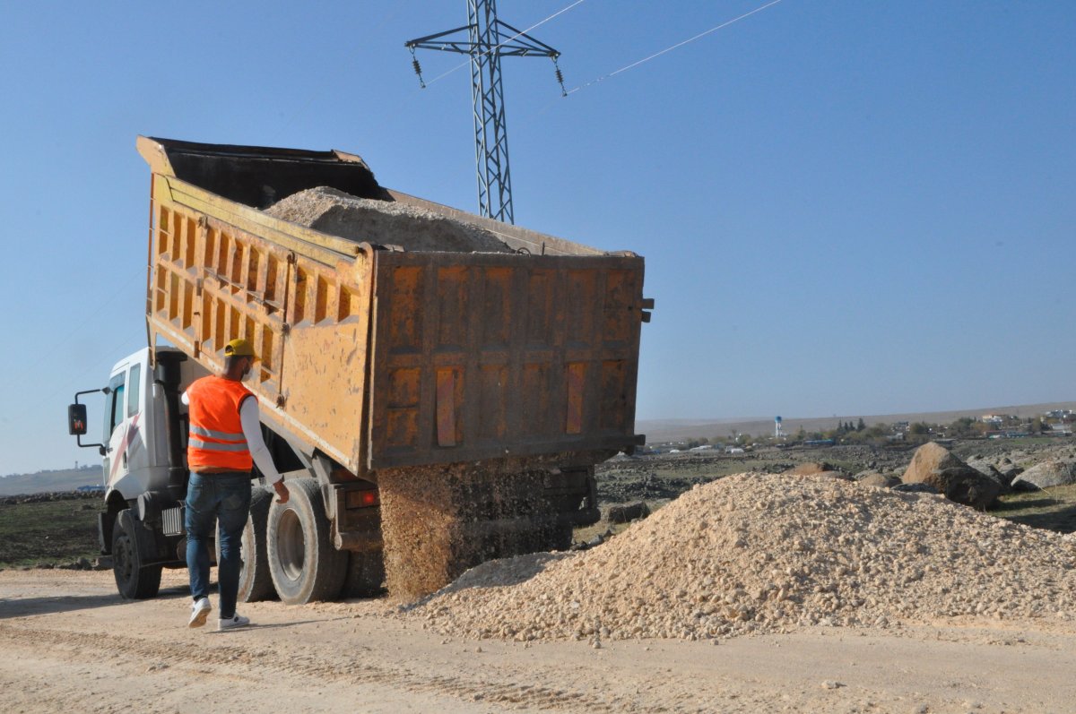 An investment of 78 million lire was made in the village roads in Şırnak # 4