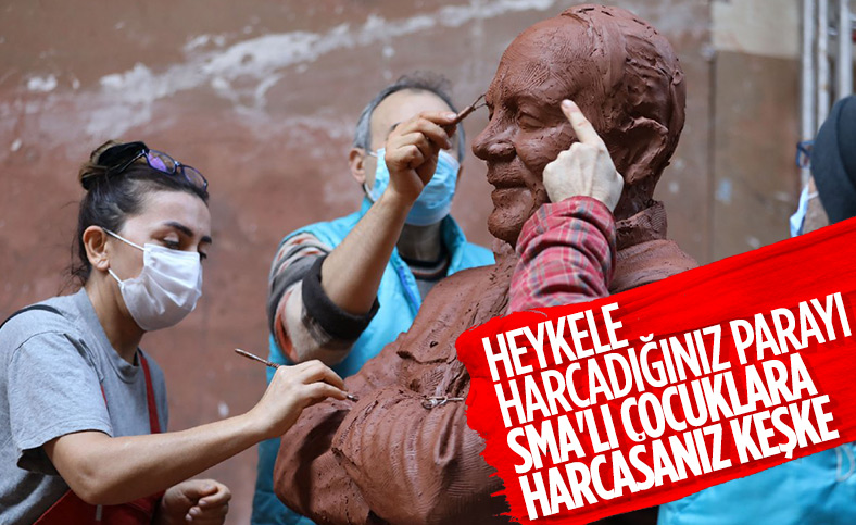 CHP'li Buca Belediyesi Bekir Coşkun'un heykelini yapıyor