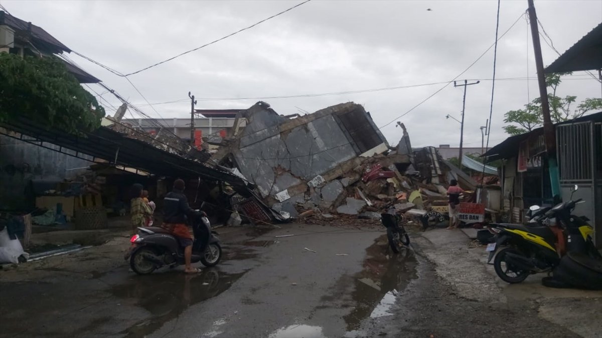 Endonezya da 6,2 büyüklüğünde deprem #5