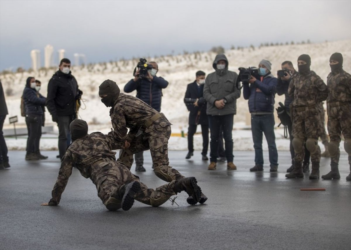 Awesome female police special operations exercise # 3