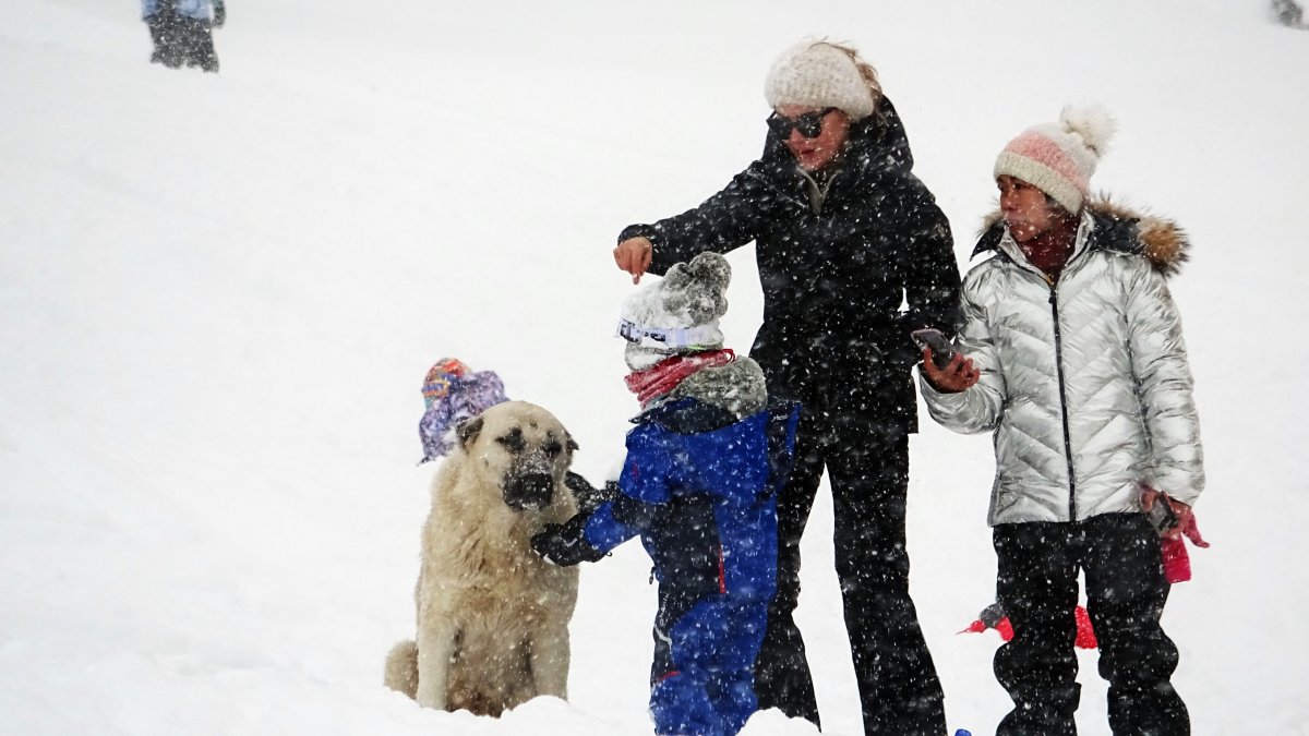 Uludağ’da kar kalınlığı 1 metreye çıktı, pistler şenlendi  #3