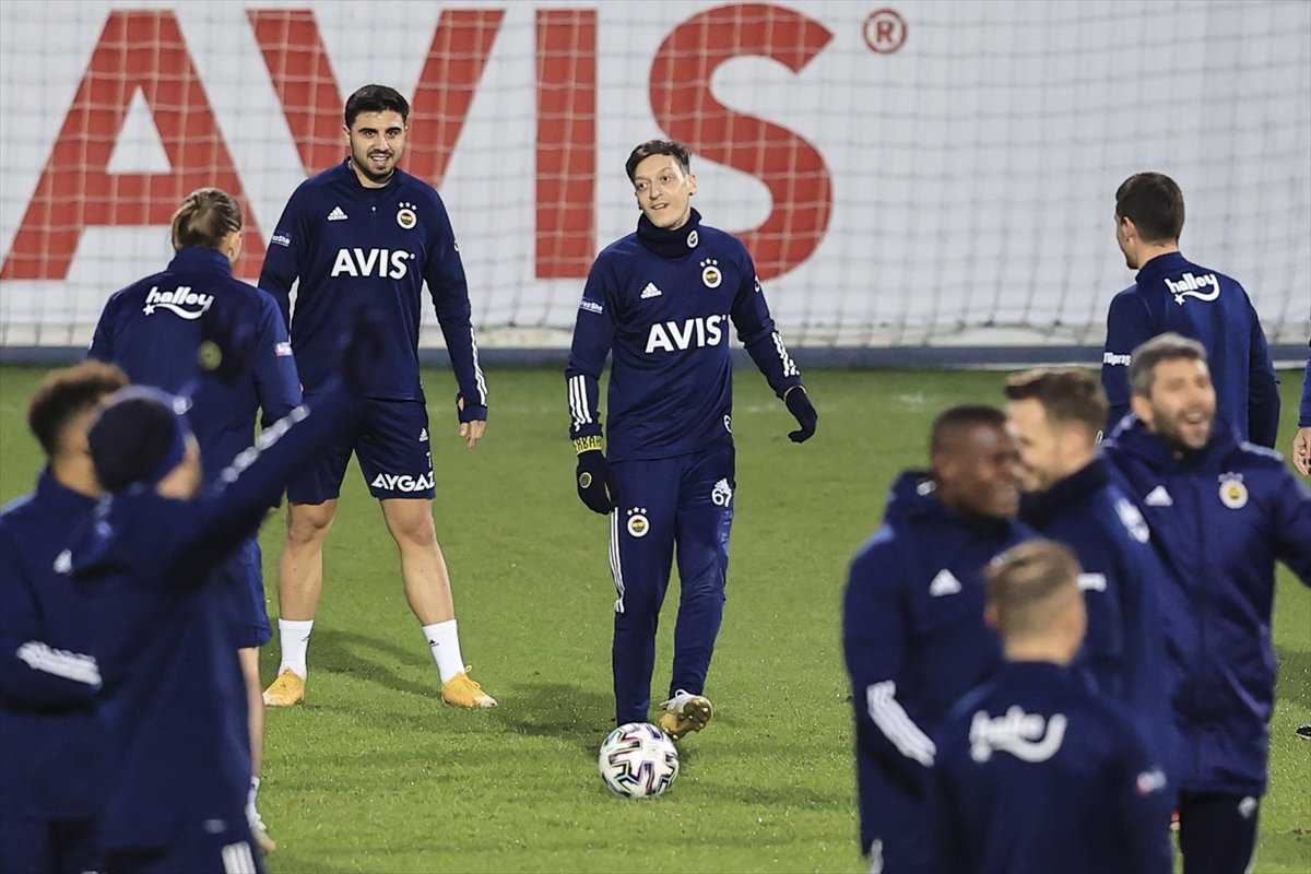 Mesut Özil birinci idmanına çıktı 5 k 2072