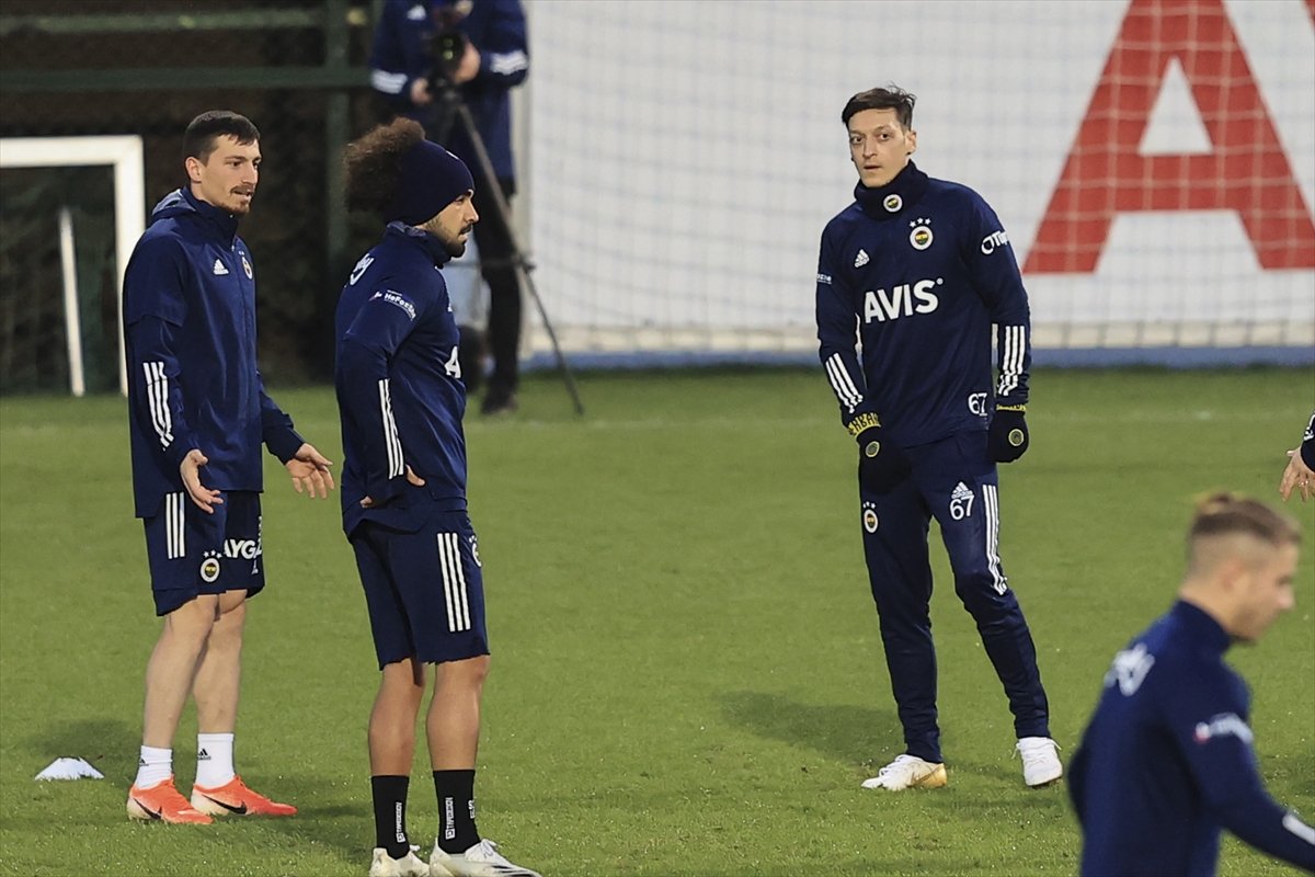 Mesut Özil birinci idmanına çıktı 4 k 6475