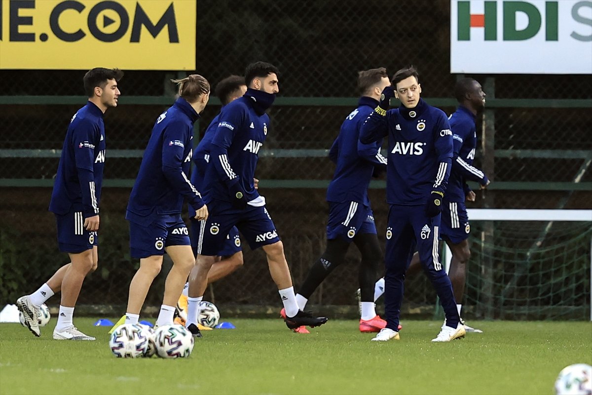 Mesut Özil birinci idmanına çıktı 2 k 7419