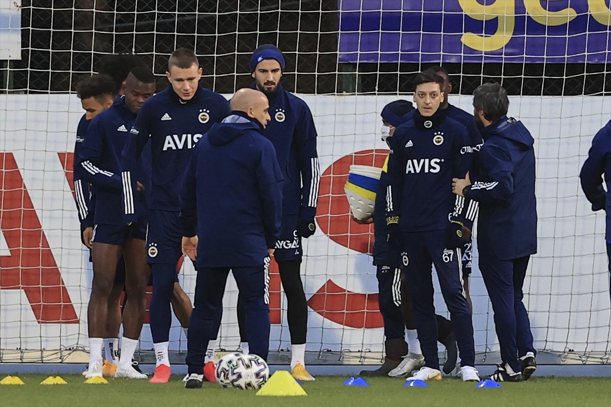 Mesut Özil birinci idmanına çıktı 3 k 9835