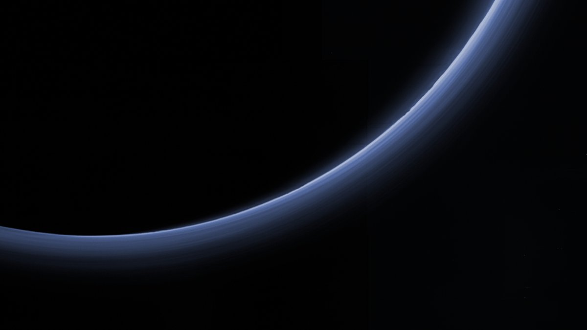 The blue veil that covers Pluto is thought to be poisonous #1