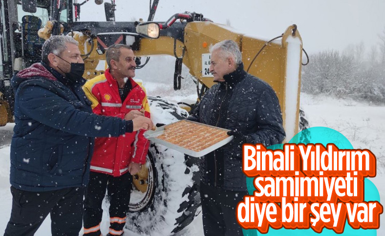 Erzincan'da Binali Yıldırım'dan ekiplere tatlı ikramı