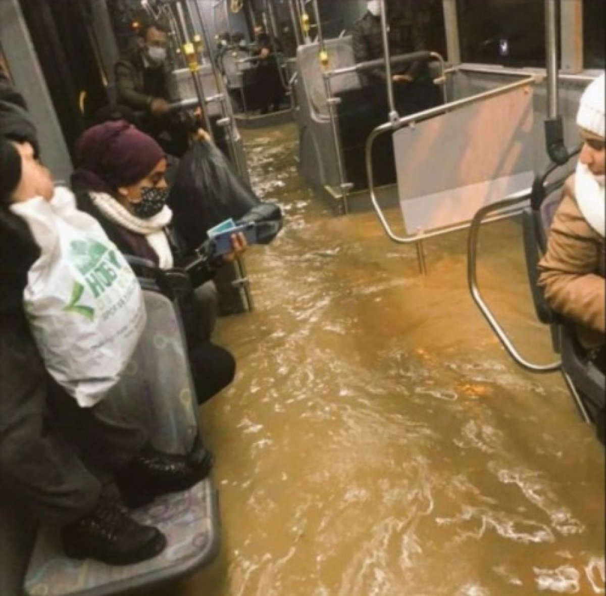 izmir de yasanan sel felaketi hayati