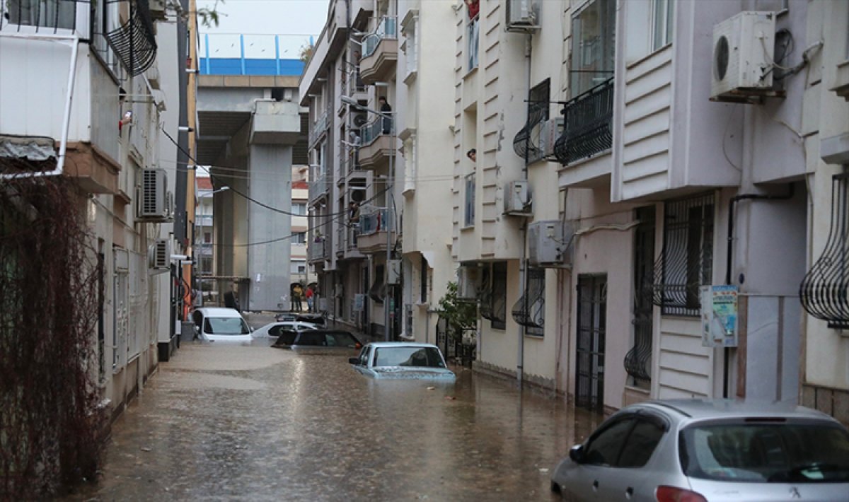 Izmir De Saganak Yagis Etkili Oldu