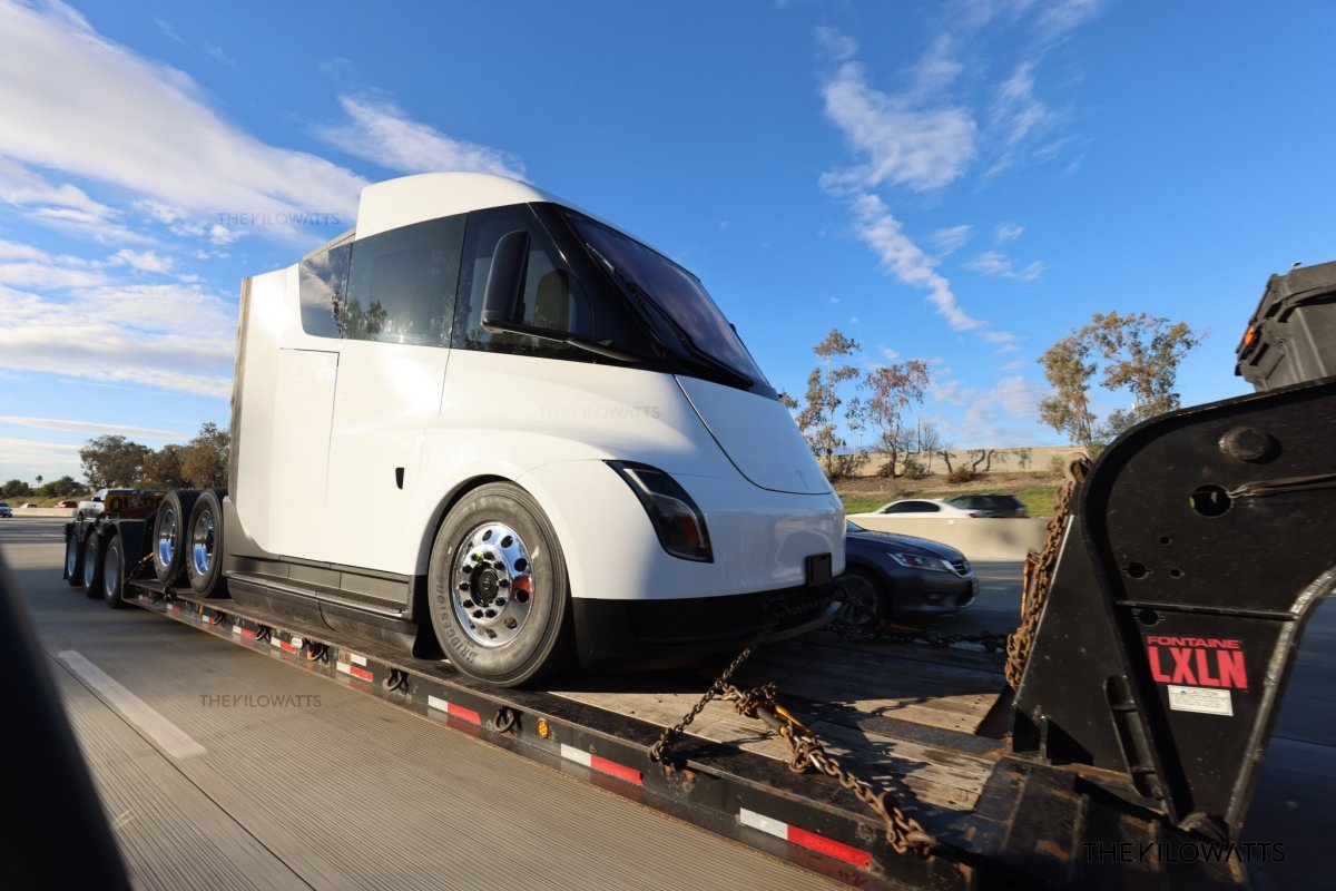 Tesla'nın elektrikli tırları ön siparişe açıldı