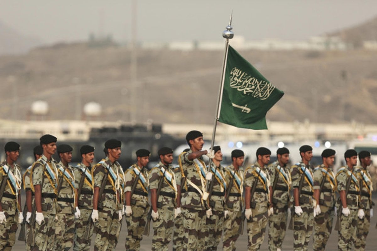 Саудовская аравия военные. Армия Саудовской Аравии. Военные Саудовской Аравии. Солдаты Саудовской Аравии. Национальная гвардия Саудовской Аравии.