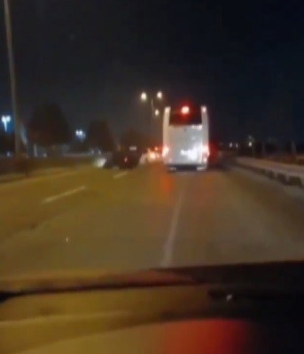 Bus collided with the car that slowed down to see the accident in Kocaeli # 1