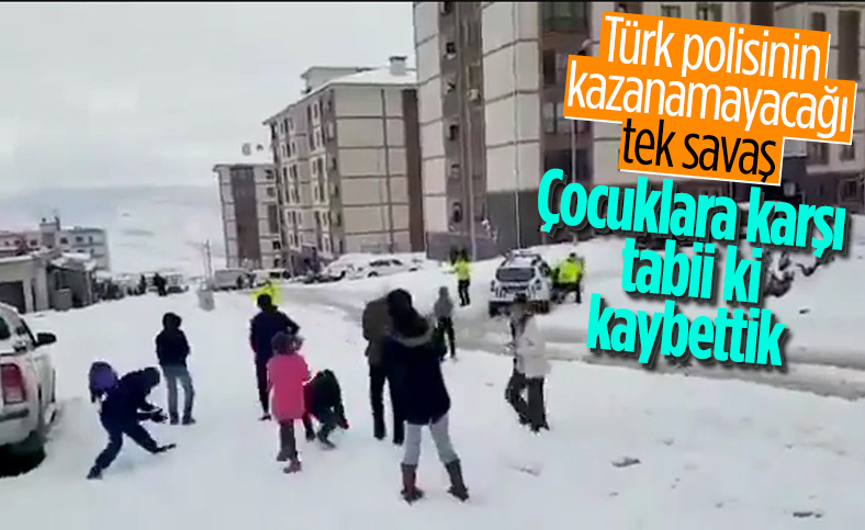 Şırnak polisi ile çocuklar arasında eğlenceli kartopu savaşı
