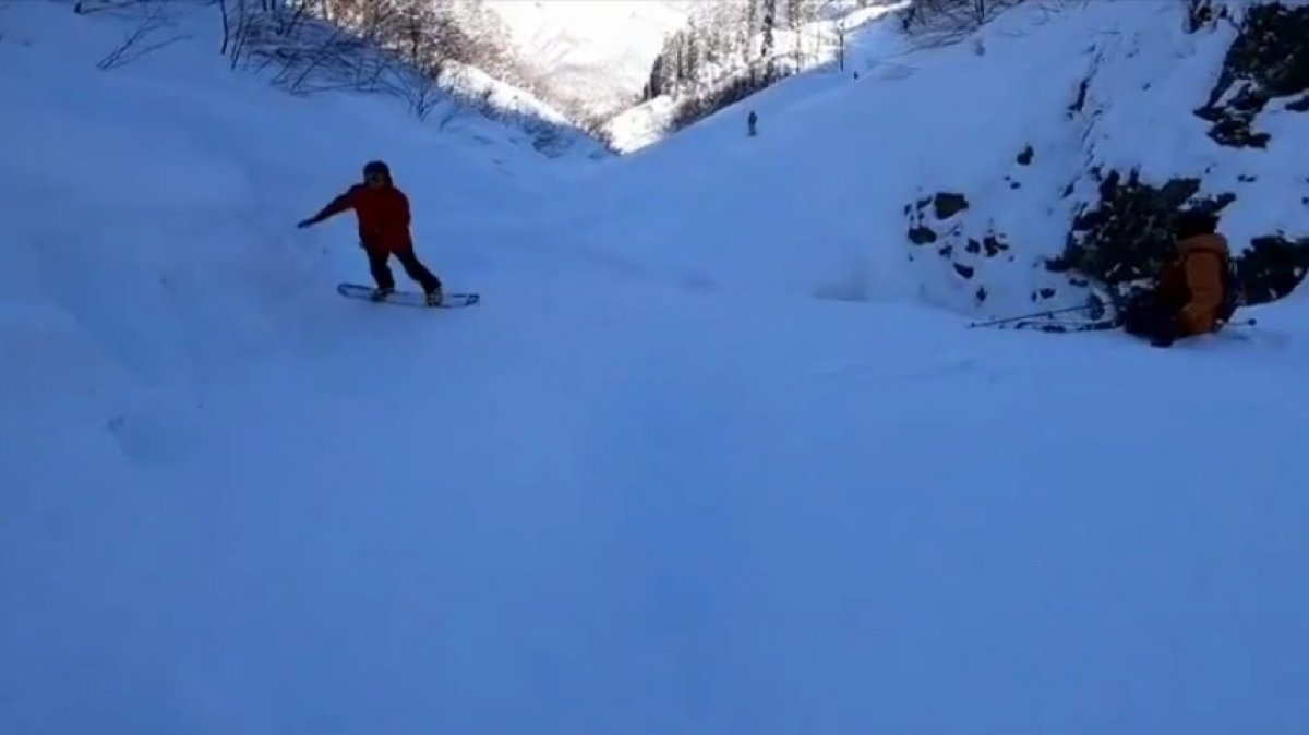 Видео завала лыжниц в сочи. Опасный спуск на лыжах. Падение лыжника. Страшный спуск в Сочи на лыжах. Несчастные случаи на горнолыжках.