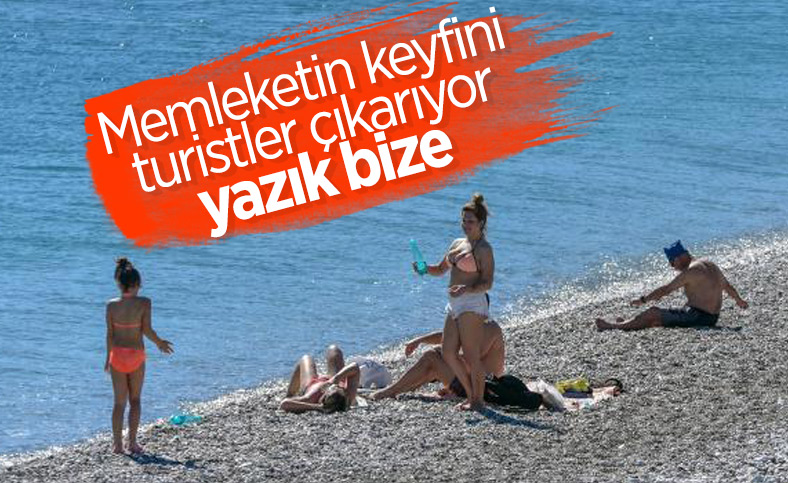 Antalya'da güneşi gören turistler denize koştu