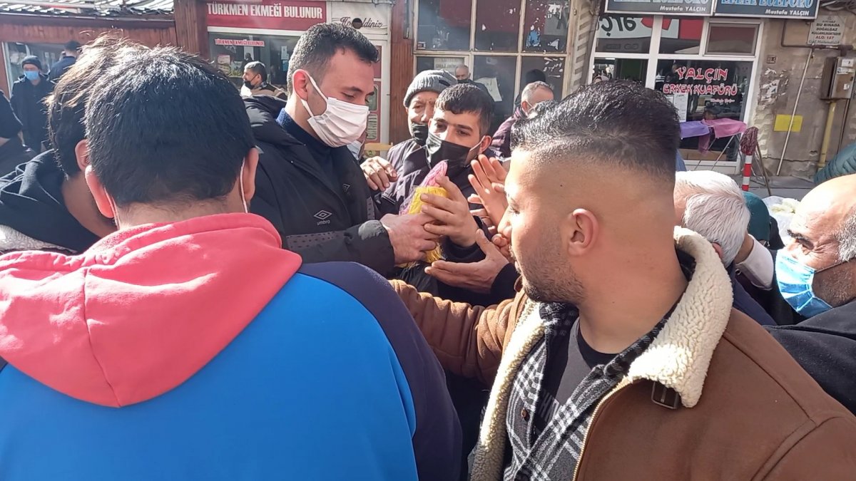 Kırıkkale de ücretsiz maske izdihamı yaşandı #1
