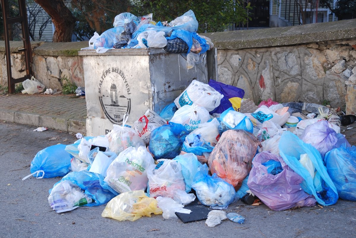 Maltepe Belediye Başkanı Ali Kılıç, çöplerin yanında açıklama yaptı #3
